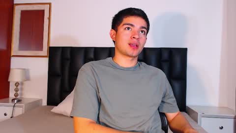 Snapshot of simon__lambert chatting on June 10, 5:12 pm simon__lambert online show from June 10, 5:12 pm