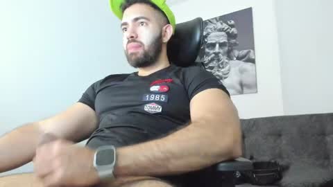 simon_leon01 online show from April 21, 11:40 pm