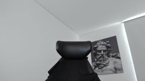 simon_leon01 online show from April 25, 1:36 pm