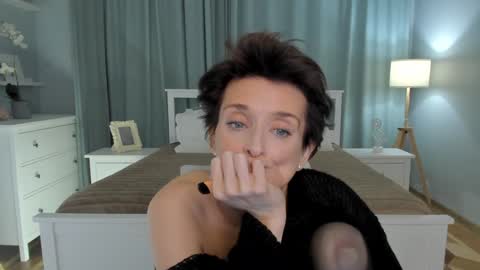 Snapshot of simonadebeauvoir chatting on December 20, 1:43 pm Simona  online show from December 20, 1:43 pm