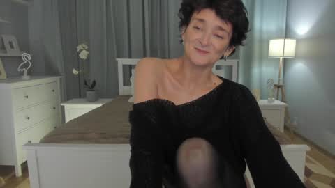 Snapshot of simonadebeauvoir chatting on February 8, 2:38 pm Simona  online show from February 8, 2:38 pm