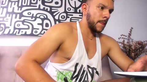 Snapshot of simoncstno chatting on June 3, 6:57 pm Simn online show from June 3, 6:57 pm