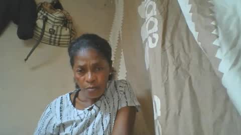 Snapshot of simonettee chatting on November 2, 6:54 pm simonettee online show from November 2, 6:54 pm