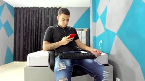 Snapshot of simonkeler chatting on December 13, 12:31 am SIMON KELER online show from December 13, 12:31 am