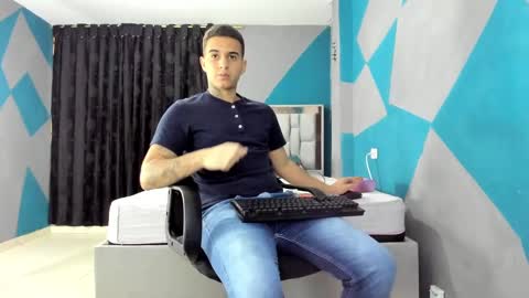 Snapshot of simonkeler chatting on December 14, 5:36 pm SIMON KELER online show from December 14, 5:36 pm