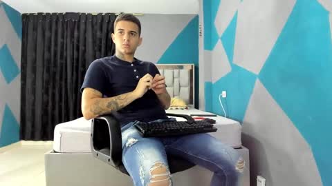 Snapshot of simonkeler chatting on December 15, 5:56 am SIMON KELER online show from December 15, 5:56 am