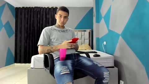 Snapshot of simonkeler chatting on December 18, 3:26 am SIMON KELER online show from December 18, 3:26 am