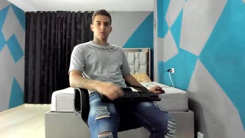 Snapshot of simonkeler chatting on December 18, 6:32 am SIMON KELER online show from December 18, 6:32 am