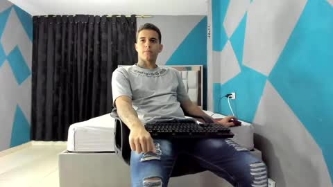 Snapshot of simonkeler chatting on December 19, 2:34 am SIMON KELER online show from December 19, 2:34 am