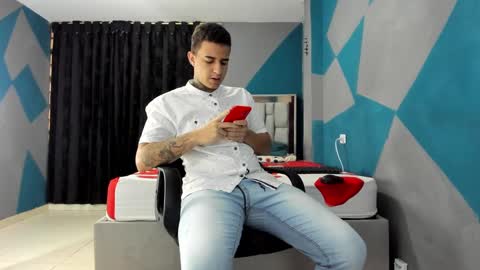 Snapshot of simonkeler chatting on December 21, 4:03 pm SIMON KELER online show from December 21, 4:03 pm