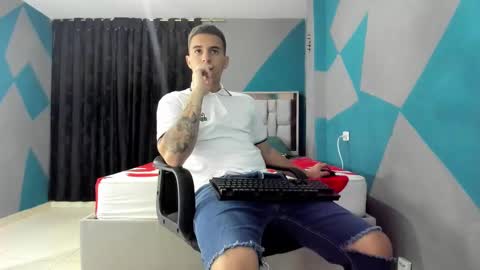 Snapshot of simonkeler chatting on December 29, 12:30 am SIMON KELER online show from December 29, 12:30 am