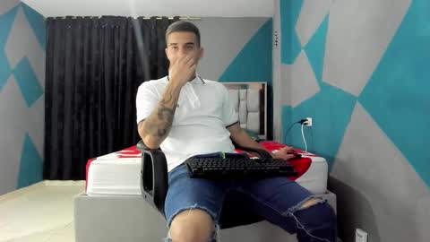 Snapshot of simonkeler chatting on December 29, 6:45 am SIMON KELER online show from December 29, 6:45 am