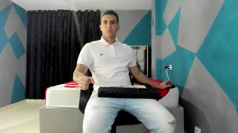 Snapshot of simonkeler chatting on December 30, 2:20 am SIMON KELER online show from December 30, 2:20 am