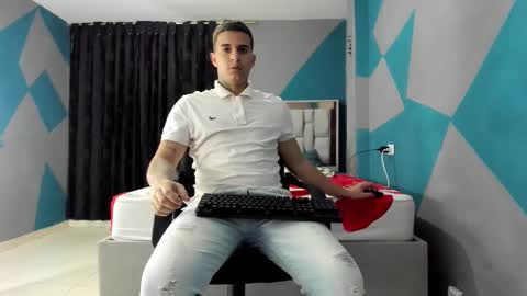 Snapshot of simonkeler chatting on December 30, 11:37 am SIMON KELER online show from December 30, 11:37 am