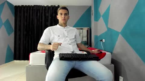 Snapshot of simonkeler chatting on December 30, 11:28 pm SIMON KELER online show from December 30, 11:28 pm