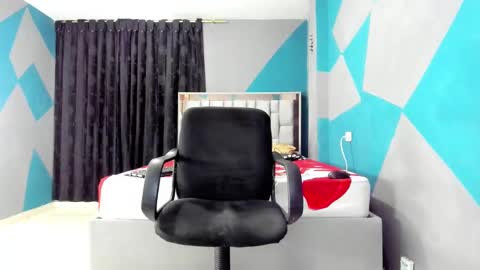 Snapshot of simonkeler chatting on December 31, 8:37 am SIMON KELER online show from December 31, 8:37 am