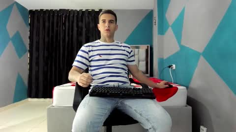 Snapshot of simonkeler chatting on December 31, 8:23 pm SIMON KELER online show from December 31, 8:23 pm