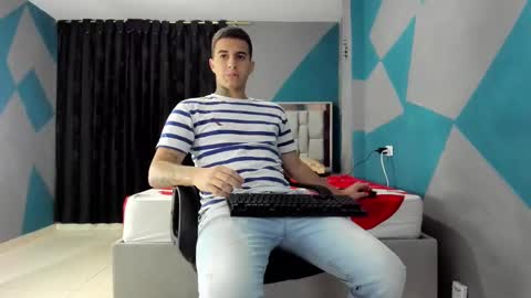 Snapshot of simonkeler chatting on January 3, 3:05 am SIMON KELER online show from January 3, 3:05 am