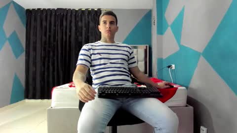 Snapshot of simonkeler chatting on January 3, 6:55 am SIMON KELER online show from January 3, 6:55 am