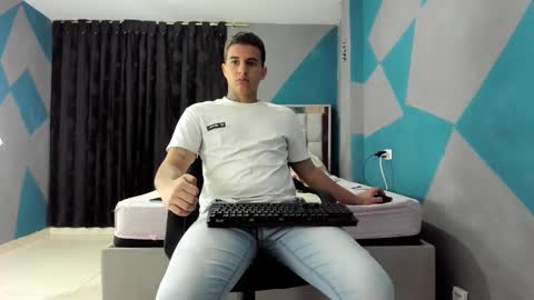 Snapshot of simonkeler chatting on January 12, 5:03 am SIMON KELER online show from January 12, 5:03 am