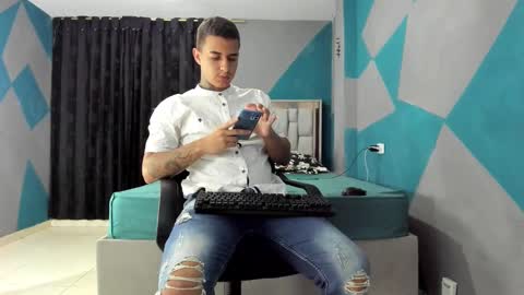 Snapshot of simonkeler chatting on January 24, 10:19 pm SIMON KELER online show from January 24, 10:19 pm