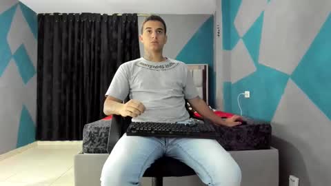 Snapshot of simonkeler chatting on January 31, 1:01 am SIMON KELER online show from January 31, 1:01 am