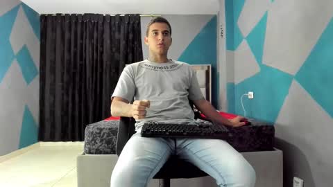 Snapshot of simonkeler chatting on January 31, 4:03 am SIMON KELER online show from January 31, 4:03 am