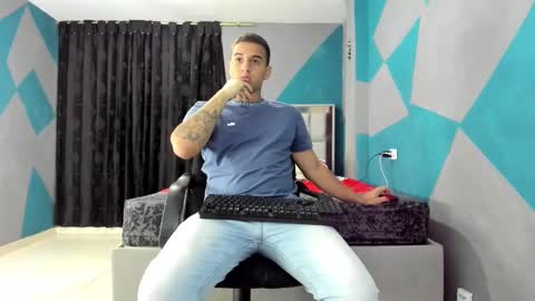 Snapshot of simonkeler chatting on February 10, 3:57 am SIMON KELER online show from February 10, 3:57 am