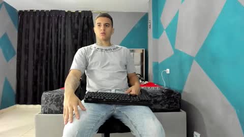 Snapshot of simonkeler chatting on February 19, 3:28 am SIMON KELER online show from February 19, 3:28 am