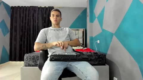 Snapshot of simonkeler chatting on February 19, 6:33 am SIMON KELER online show from February 19, 6:33 am