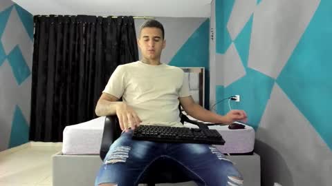 Snapshot of simonkeler chatting on February 22, 8:53 pm SIMON KELER online show from February 22, 8:53 pm