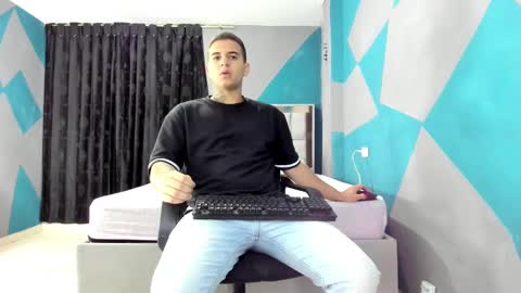 Snapshot of simonkeler chatting on February 25, 4:03 am SIMON KELER online show from February 25, 4:03 am