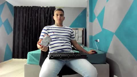 Snapshot of simonkeler chatting on March 3, 11:03 pm SIMON KELER online show from March 3, 11:03 pm