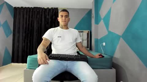 Snapshot of simonkeler chatting on March 5, 1:10 am SIMON KELER online show from March 5, 1:10 am