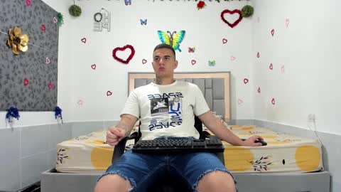 Snapshot of simonkeler chatting on September 11, 1:17 am SIMON KELER online show from September 11, 1:17 am