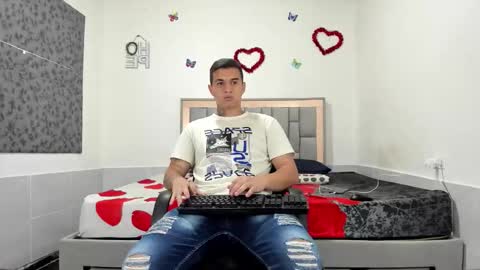 Snapshot of simonkeler chatting on October 8, 11:52 am SIMON KELER online show from October 8, 11:52 am