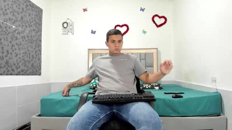 Snapshot of simonkeler chatting on October 10, 11:09 am SIMON KELER online show from October 10, 11:09 am