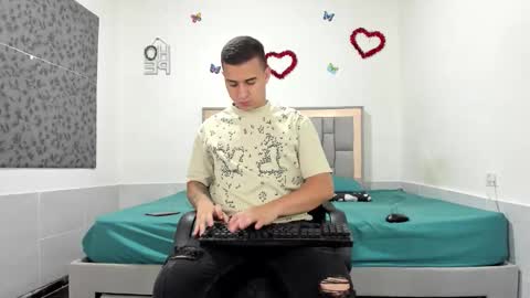 Snapshot of simonkeler chatting on October 16, 2:07 pm SIMON KELER online show from October 16, 2:07 pm