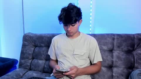 Snapshot of simonlambert__ chatting on January 18, 3:16 pm Simon online show from January 18, 3:16 pm
