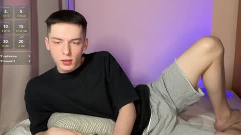 Snapshot of simonsweett chatting on March 31, 11:05 pm Simon online show from March 31, 11:05 pm