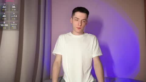 Snapshot of simonsweett chatting on April 5, 8:28 pm Simon online show from April 5, 8:28 pm