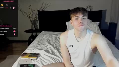 Snapshot of simonwnl chatting on March 4, 9:00 pm Simon online show from March 4, 9:00 pm