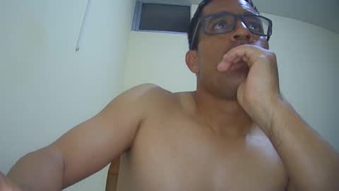 Snapshot of simpatico977 chatting on November 11, 7:19 am Denis online show from November 11, 7:19 am