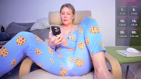 Snapshot of simply_sasha chatting on February 19, 2:55 am A present for me online show from February 19, 2:55 am