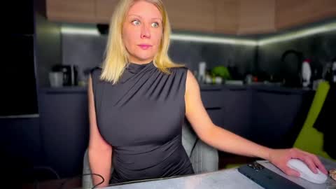 A present for me  online show from April 26, 7:00 pm