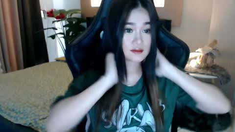 Snapshot of simplykhate chatting on December 4, 1:59 am Adrianna Fowler online show from December 4, 1:59 am