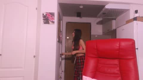 Snapshot of simyhvn chatting on December 5, 5:38 am simyhvn online show from December 5, 5:38 am