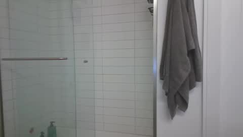 Snapshot of sin_a_maxx chatting on February 15, 2:41 am max online show from February 15, 2:41 am