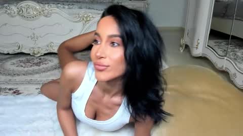 Snapshot of sincerelyc chatting on December 19, 8:05 pm C online show from December 19, 8:05 pm