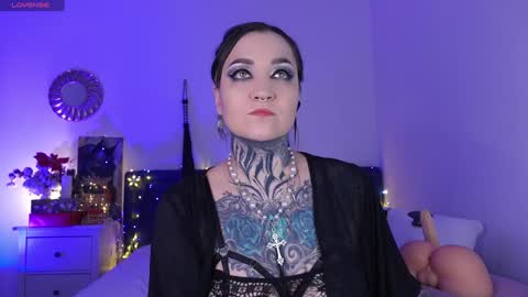 Snapshot of sindeleros chatting on December 16, 2:05 pm Ms. Sindel online show from December 16, 2:05 pm